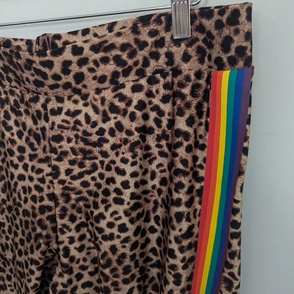Women's Torrid 2 Cheetah Rainbow Full Length Signature Waist Liquid Legging - Picture 4 of 5